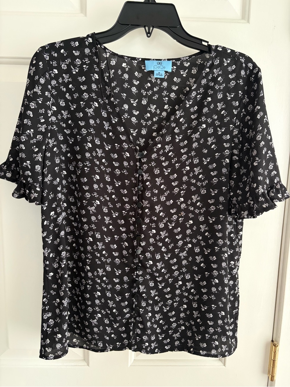 CeCe Black and White Floral Button-Front Blouse